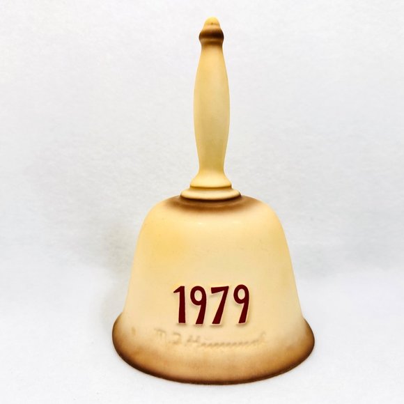 Goebel Hummel 2nd Edition Annual Bell "Farewell" HUM 701 (1979) - Picture 3 of 6